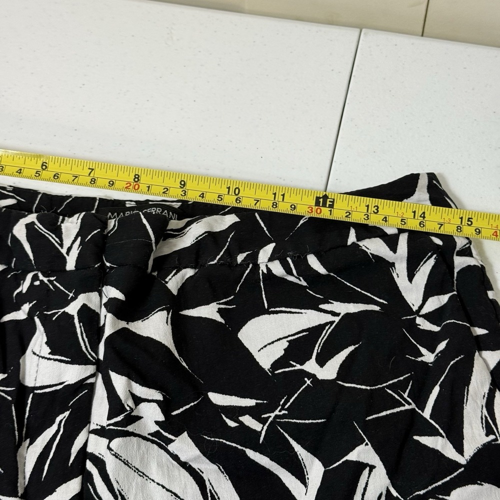 Mario Serrani Women's Size 6 Italy Comfort Stretch Shorts Leaf Print Tropical - Picture 10 of 14